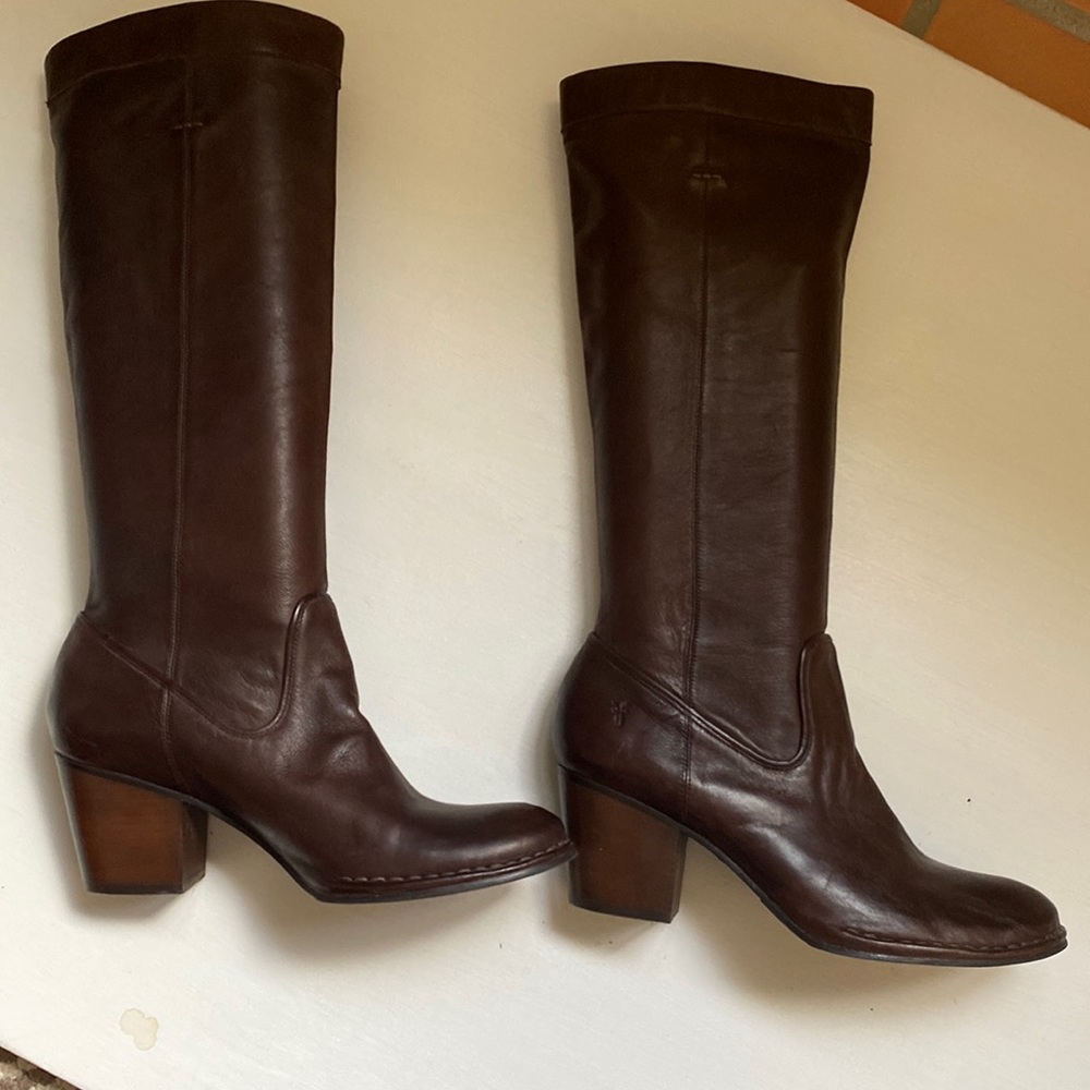Ladies FRYE brown leather boot size 11